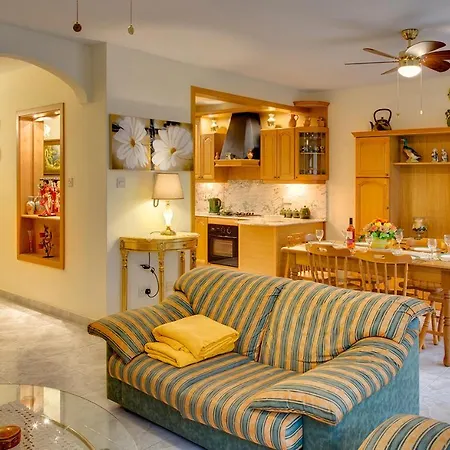 Charming Close To The Sea *